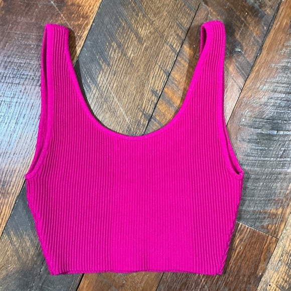Aritzia Babaton Sculpt Knit Cropped Tank Top XS Pink Sleeveless Contour Fit - Picture 3 of 6